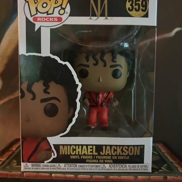 Funko Pop Micheal Jackson with Red Outfit 359 - Picture 8 of 8